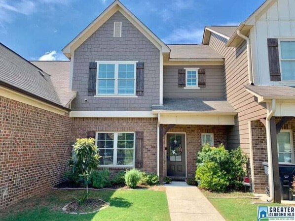 Exterior - Beautiful Home in the Heart of Hoover! (Hoover)