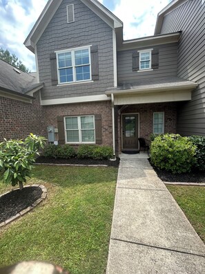 Exterior - Beautiful home in the heart of Hoover! (Hoover)