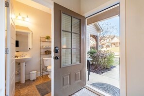 Hair dryer - Beautiful Home in the Heart of Hoover! (Hoover)