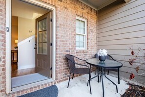 Outdoor dining - Beautiful Home in the Heart of Hoover! (Hoover)