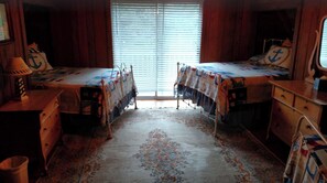 4 habitaciones, caja de seguridad en la habitación y cuna de viaje 
