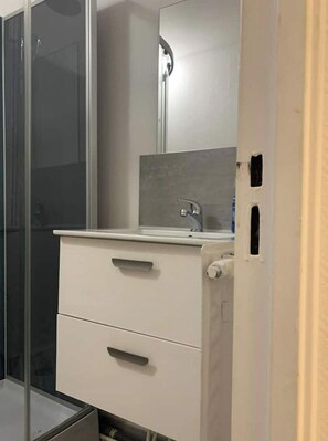 Bathroom - Le Saint-mathieu - Commerces et Transports-parking (Brest)