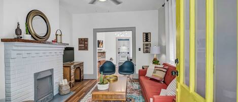 Smart TV, books, stereo