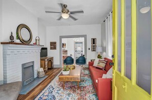 تلفزيون ذكي، كُتُب، ستيريو