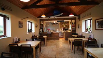 Studio | Tempat makan