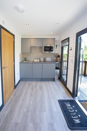 Studio | Private kitchen | Fridge, microwave, stovetop, dishwasher - Beautiful Open Plan Lakeside Lodge, Shearsby (Lutterworth)