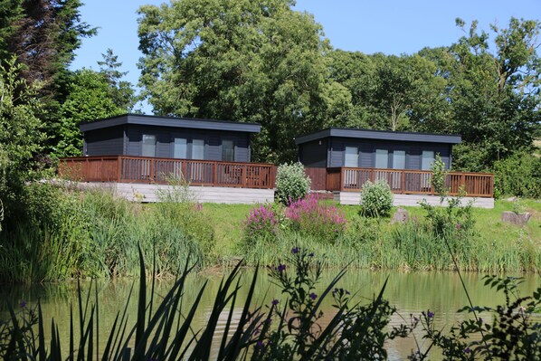 Studio | Exterior - Beautiful Open Plan Lakeside Lodge, Shearsby (Lutterworth)