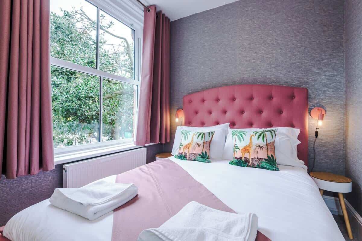 1 slaapkamer, een strijkplank/strijkijzer, reisbedje, wifi