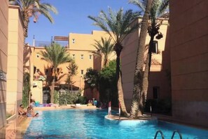 حمام سباحة