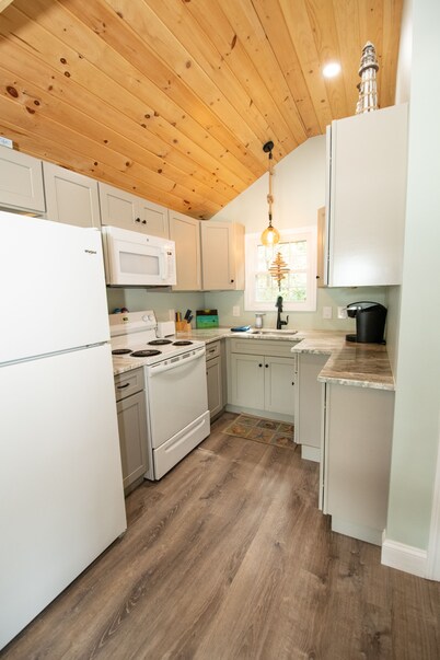 Cape Escape in North Truro. Completely renovated. 1/2 mile walk to the beach.