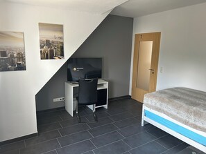 2 bedrooms, desk, iron/ironing board, free WiFi - Beautiful living in Bünde (Bünde)