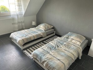 2 bedrooms, desk, iron/ironing board, free WiFi - Beautiful living in Bünde (Bünde)