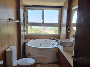 Bathroom - Impeccable 3-bed Villa in Tala - Paphos (Geroskipou)