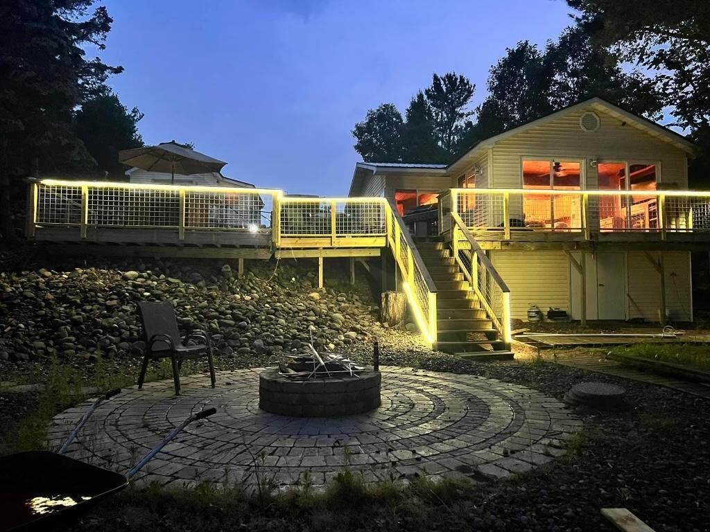 Cozy Cabin on Yellow Lake! Bring your boat, UTV or sled-- even the dog!