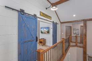 Interior - SPACIOUS Comfort in Every Room - 12 Bed 8 Bedroom (Hollister)