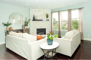 Smart TV, fireplace, table football, books - Luxury Spa and Wellness Retreat near Outlet Mall!
 (Gretna)