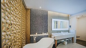 Shower, hair dryer, bidet, towels