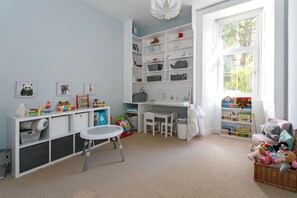 Children's area - Very comfortable with fantastic amenities (Cambridge)