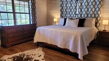 5 makuuhuonetta, työpöytä, ilmainen Wi-Fi, vuodevaatteet