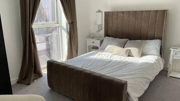 Apartment, 2 Queen Beds | 2 bedrooms, iron/ironing board, free WiFi, bed sheets