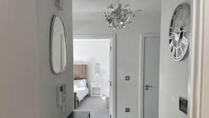 Interior - Luxury East-london 2-bed Apartment With Balcony (Rainham)