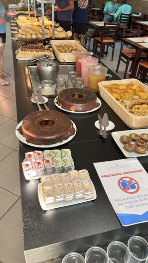 Free daily buffet breakfast - HOTEL ATLANTICO MACAÉ BY INN HOUSE (Macaé)