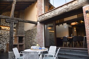 تناول الطعام بالخارج