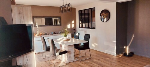 3 bedroom house, gym, jacuzzi and garden