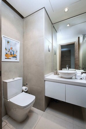 Departamento | Baño | Regadera, amenidades de baño ecológicas, toallas, jabón 