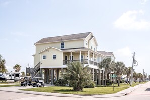 Exterior - Casa del Sol - Beach House with Resort Amenities - Casa Del Sol Beach House with Resort Amenities (Galveston)
