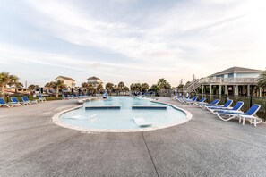 Pool - Casa del Sol - Beach House with Resort Amenities - Casa Del Sol Beach House with Resort Amenities (Galveston)