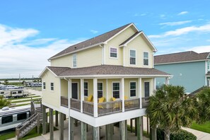 Exterior - Casa del Sol - Beach House with Resort Amenities - Casa Del Sol Beach House with Resort Amenities (Galveston)