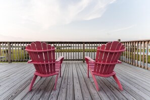 Terrace/patio - Casa Azul - Beach House with Resort Amenities - Casa Azul Beach House with Resort Amenities (Galveston)