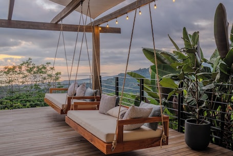 ํ
๋ผ์ค/ํํฐ์ค