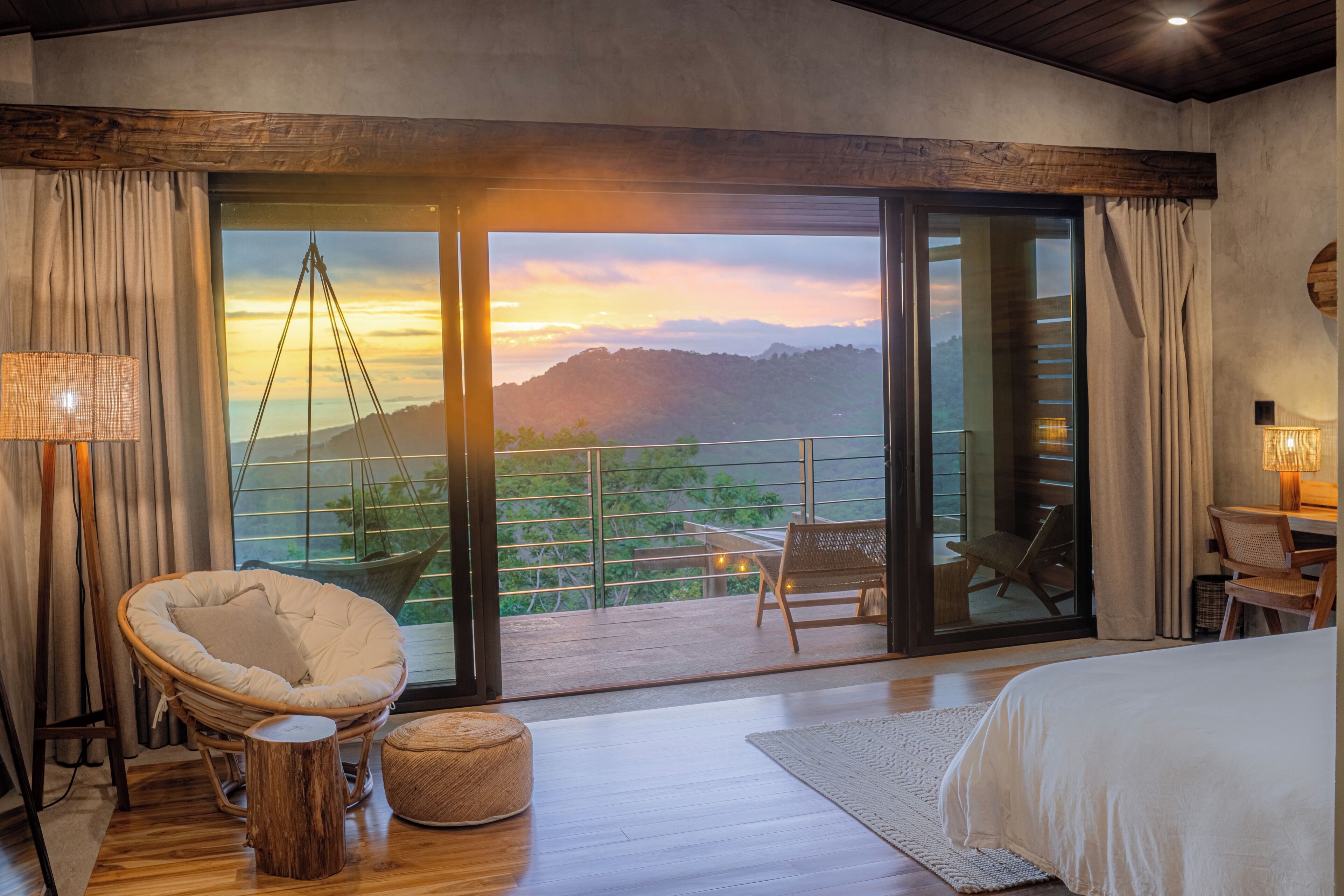 Egyptian cotton sheets, premium bedding, down comforters, pillowtop beds