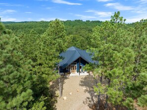 Exterior - Modern Cabin, 2 Spa Suites & Hot Tub on Large Deck (Broken Bow)