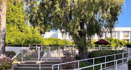 Studio 6 Belmont, CA – San Francisco - Redwood