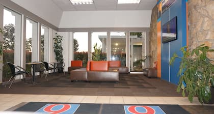 Studio 6 Belmont, CA – San Francisco - Redwood