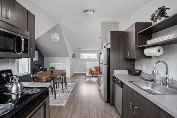 Fridge, microwave, oven, stovetop