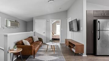 TV, livros, escritórios