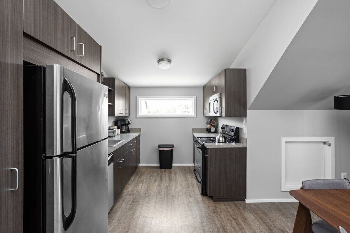 Frigorifero, microonde, forno, piano cottura