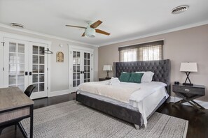 4 Schlafzimmer, Schreibtisch, Bügeleisen/Bügelbrett, Reisekinderbett