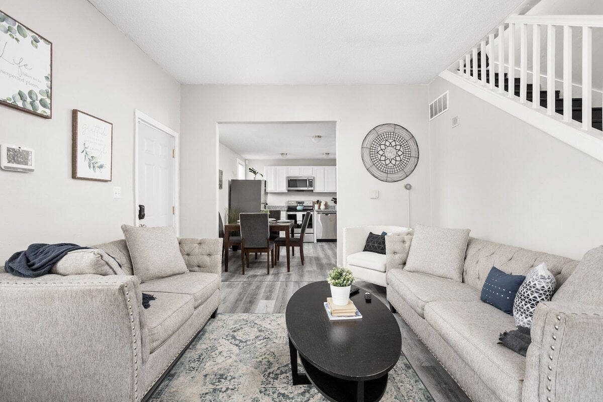 Urban Retreat: Modern Comfort Meets Cultural Charm