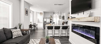 Heart of Indy | Sleeps 6 | Modern Home
