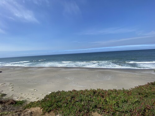 Nesika Beach Bluff Cottage 