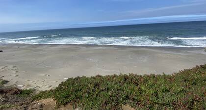 Nesika Beach Bluff Cottage