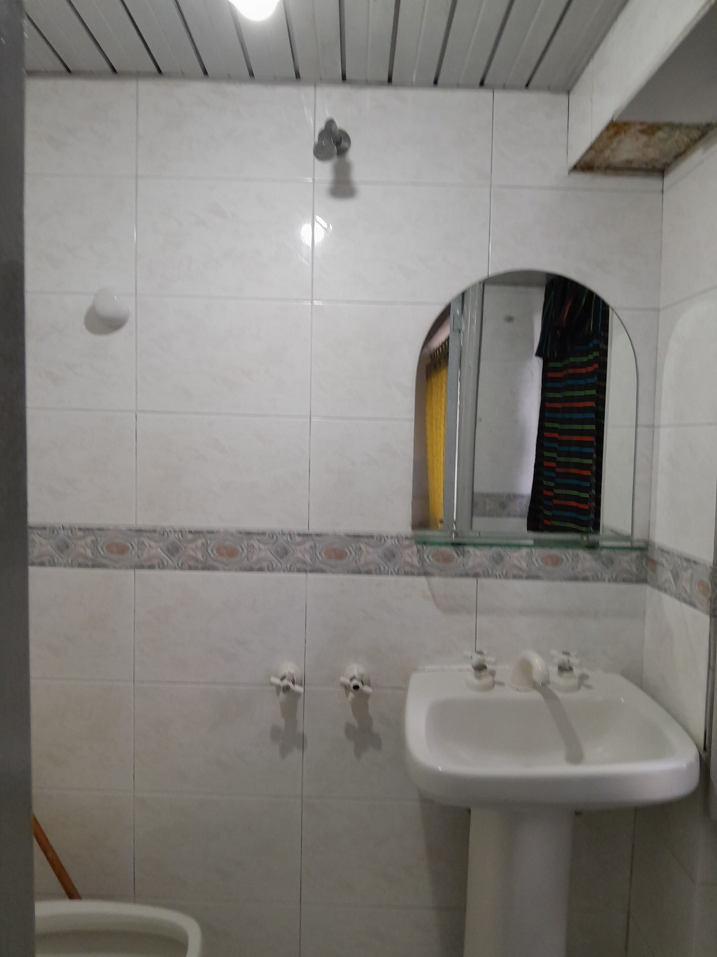 standard room, 1 queen bed | bathroom | shower, towels