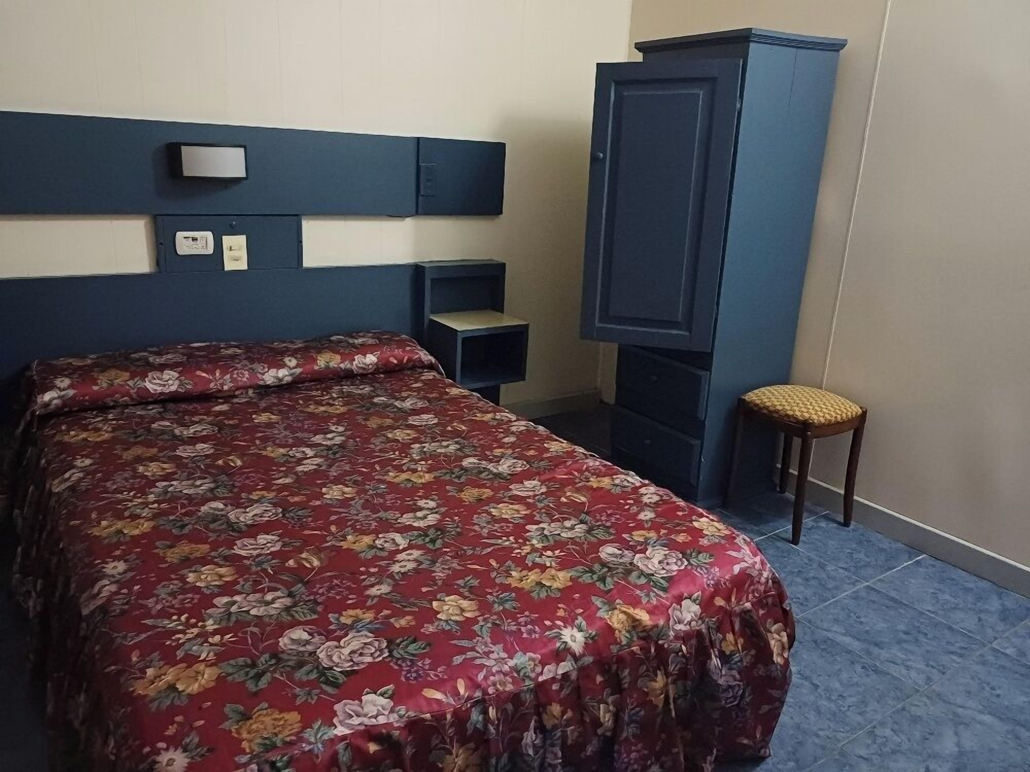 room | 1 bedroom, bed sheets