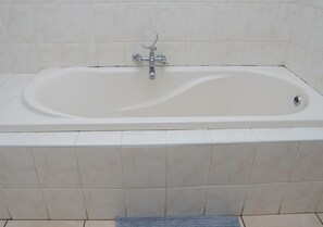 House | Bathroom | Separate tub and shower, deep soaking tub, free toiletries, towels
