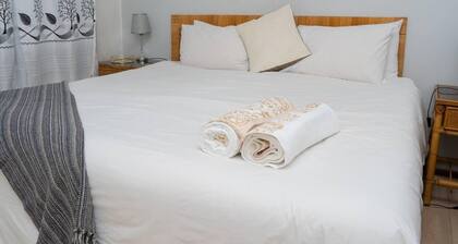 Impeccable 3-bed House in Joburg, 6km nr Sandton